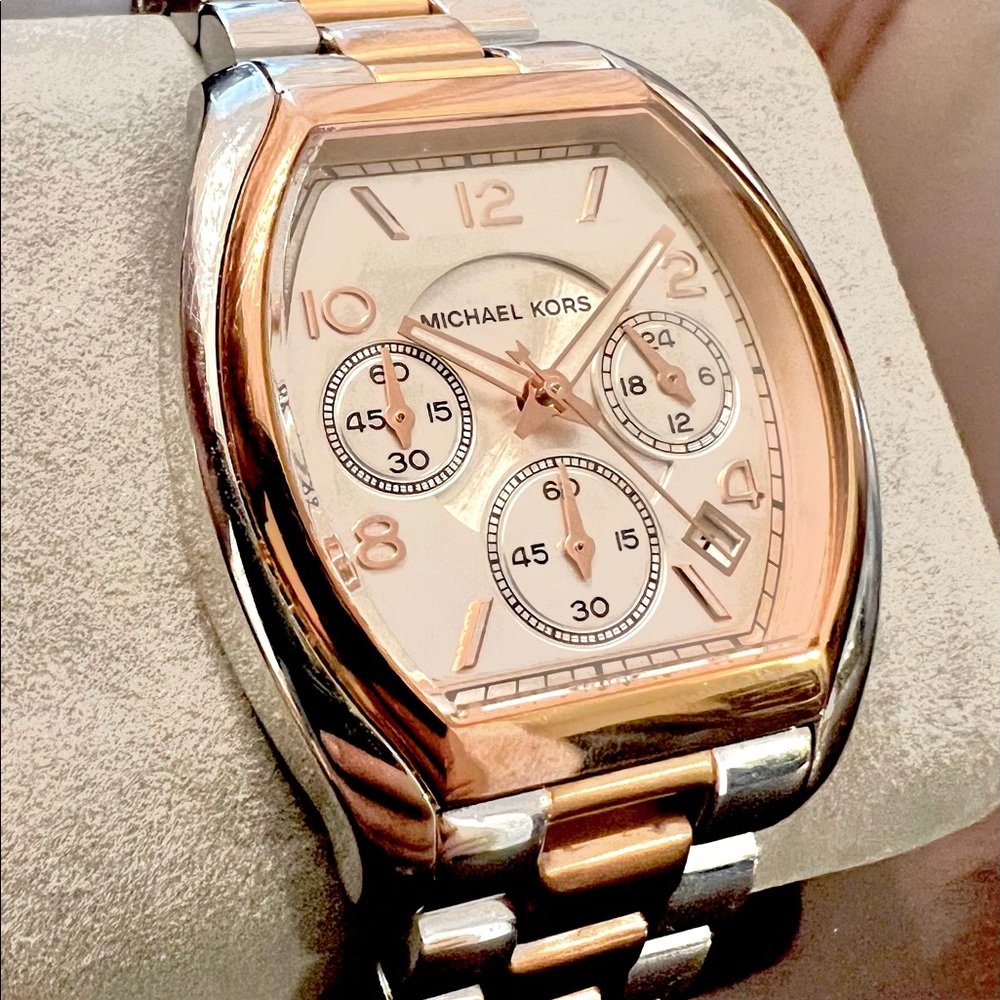 Watch - Picture 3 of 3